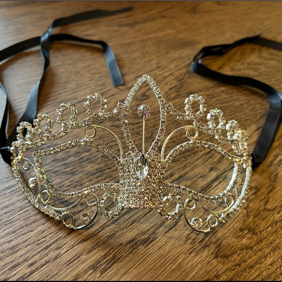 Masquerade Mask - Picture 3 of 4